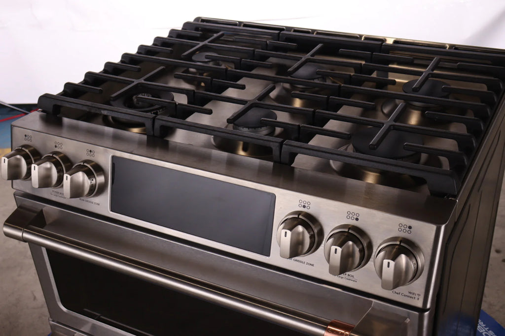 30 In. Slide-In Double-Oven Gas Convection Range M647