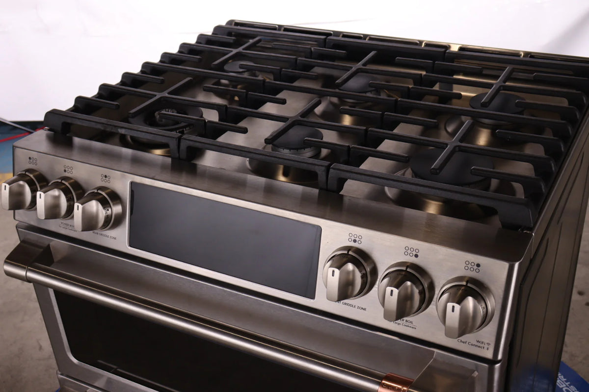 30 In. Slide-In Double-Oven Gas Convection Range M647