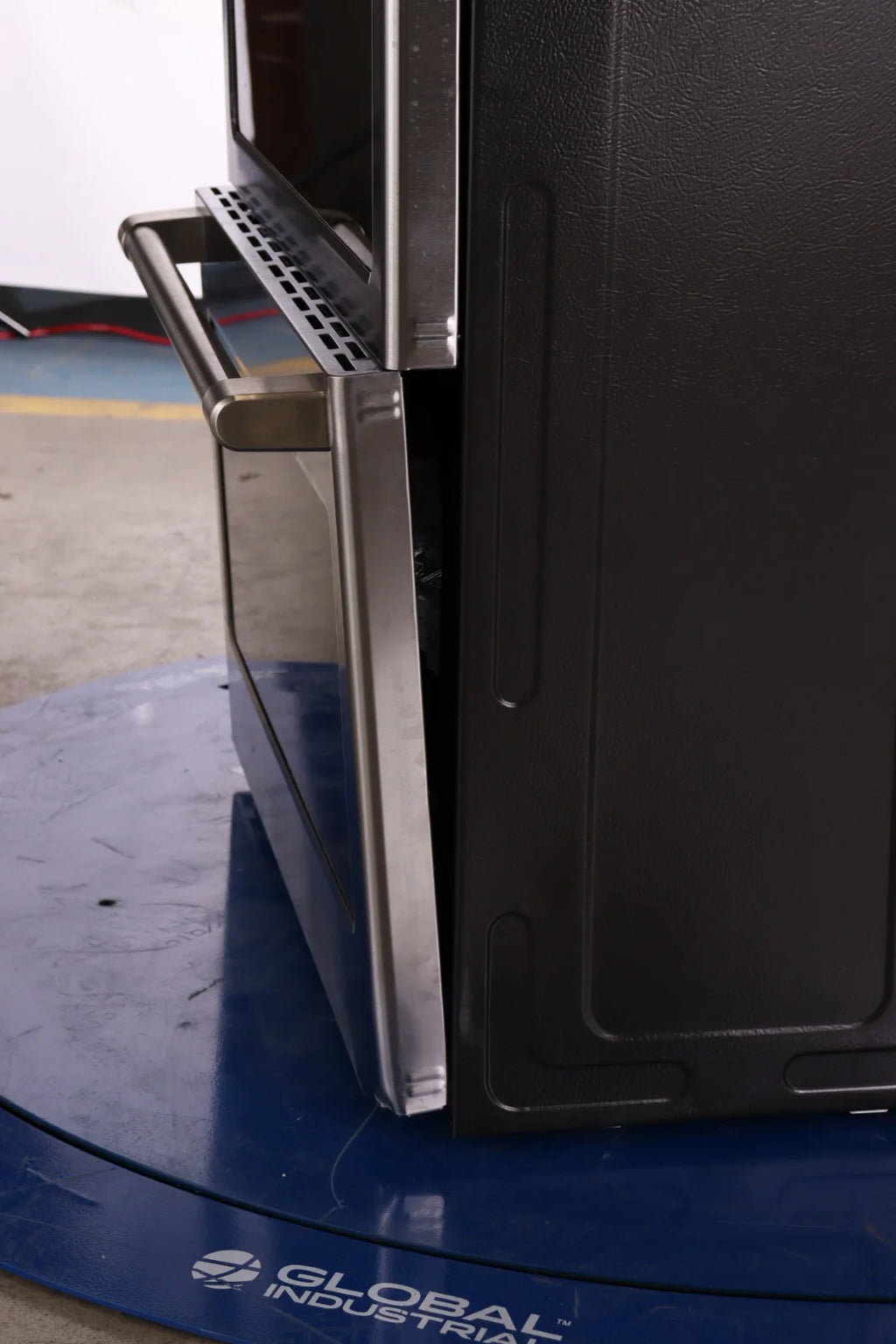 30 In. Slide-In Double-Oven Gas Convection Range M647