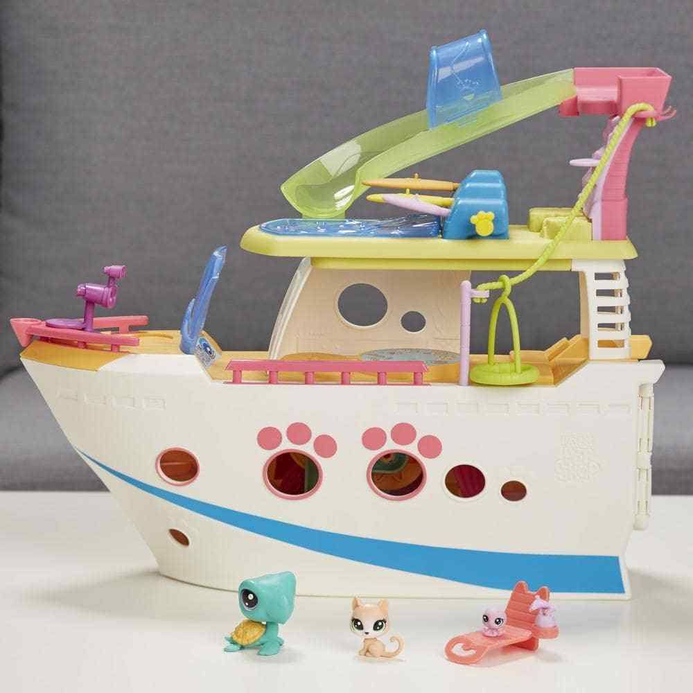 Cruise Ship T25654